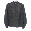 Long sleeves mack style collar shirt.